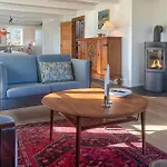 Lovely In With Wifi Holiday home